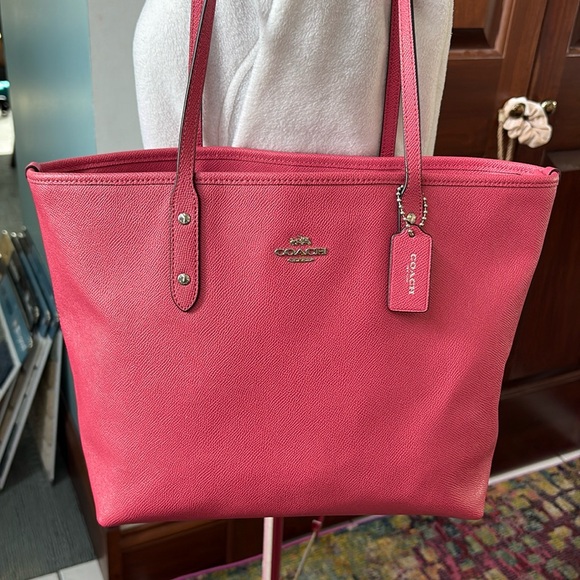 Coach   Tote  shoulder bag  pebbled leather  dark coral  Silvertone hardware EUC - Picture 1 of 16